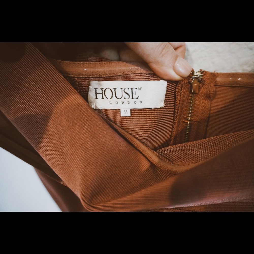HOUSE OF CB STRUCTURED OFF THE SHOULDER
